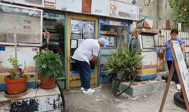 Baba hatırası olan 92 yıllık akaryakıt istasyonu nostaljik görünümüyle dikkat çekiyor