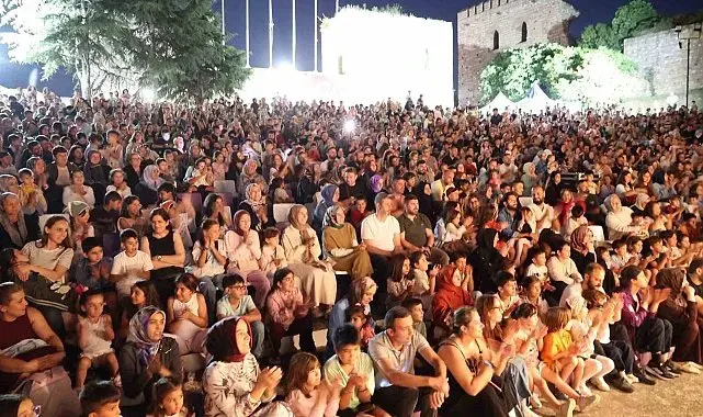 Eskihisar Kalesi çocukların neşesiyle şenlendi