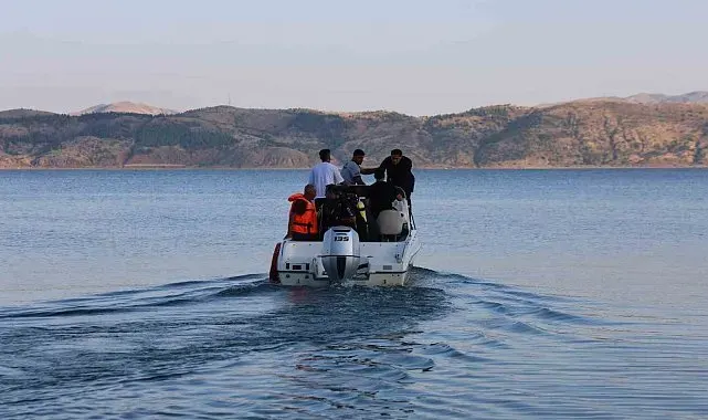 Yüzmek için göle giren çocuk kayboldu
