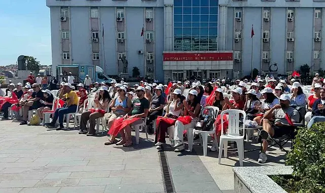 Bahçelievler'de A Milli Kadın Voleybol Takımı'nın zaferi dev ekranda izlendi