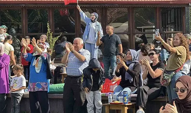 Karabük'te Filenin Sultanları'nın şampiyonluk maçı dev ekranda izlendi