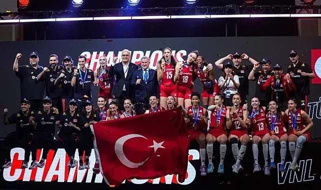 Bakan Bak'tan Milletler Ligi şampiyonu Filenin Sultanları'na tebrik