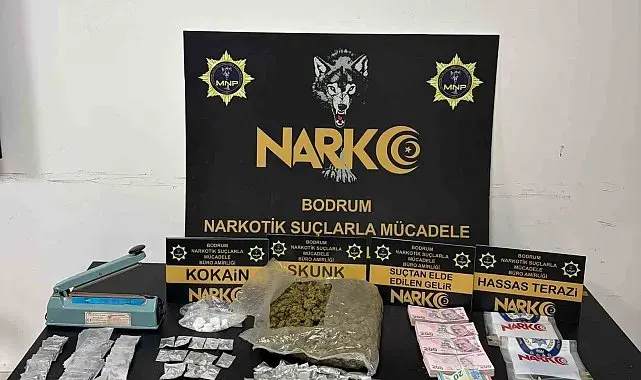 Uyuşturucu tacirlerine ağır darbe: 900 gram skunk, kokain ve pres makinesi ele geçirildi