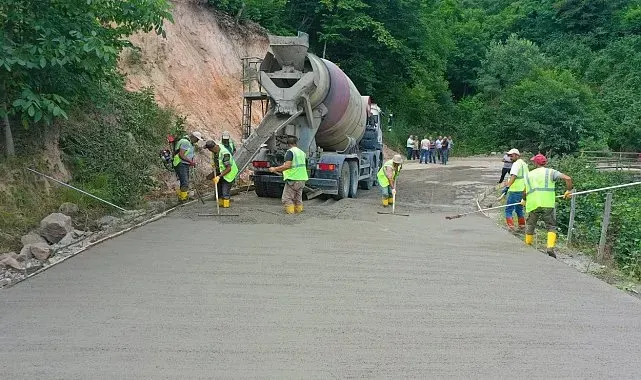 Ordu'da beton yol çalışmaları sürüyor