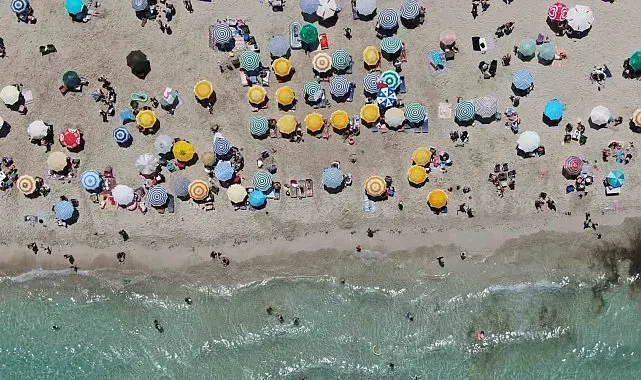 Tatilciler hafta sonu Çeşme'nin keyfini çıkardı