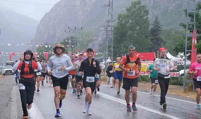 Kapıkayafest'te 21 kilometrelik dağ koşusunda nefes kesen mücadele