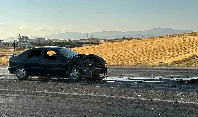 İki otomobilin çarpıştığı kazada 4 kişi yaralandı