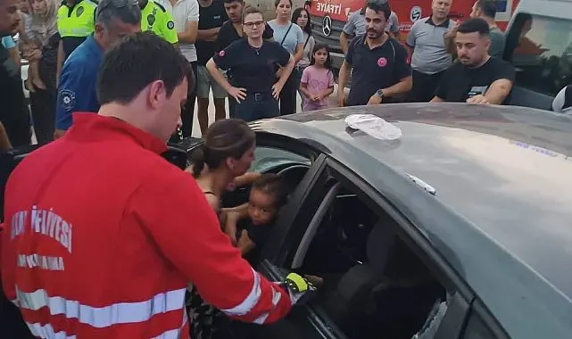 Araçta kilitli kalan çocuk camın kırılmasıyla kurtarıldı