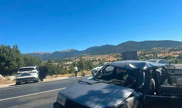 Seydikemer'de otomobil ile motosiklet çarpıştı: 1 ölü, 2 yaralı