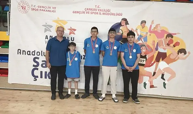 Badmintonda çifte zafer