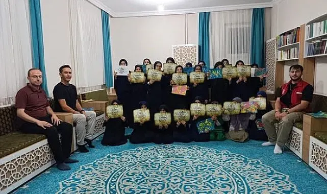Emirdağ'da Aziziye Kız Hafızlık Kur'an Kursu öğrencilerine 'Ebru Sanatı' ve 'Kaligrafi' etkinliği' ilgi gördü
