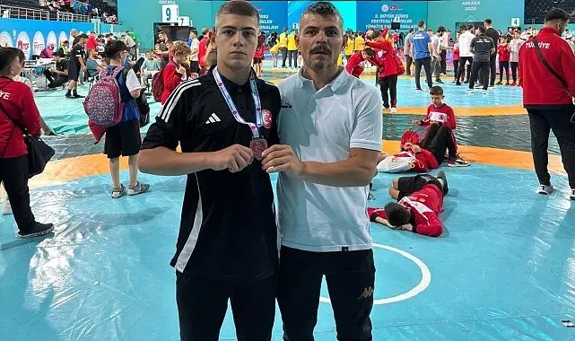 Ahmet Savaş Türkiye 3'üncüsü, Ahmet Efe Aykol ise Türkiye 5'incisi oldu