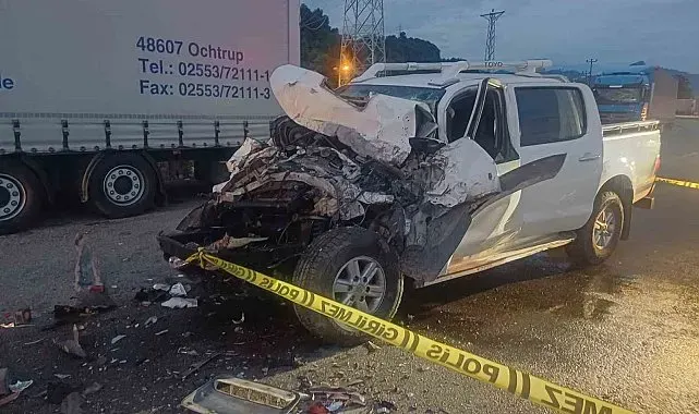 Hopa'da kamyonet tıra arkadan çarptı: 29 yaşındaki sürücü hayatını kaybetti