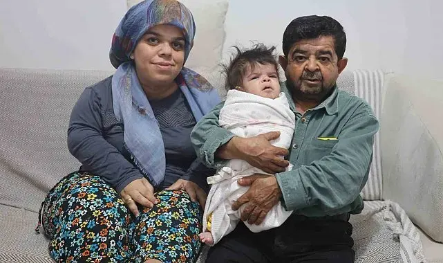 Yarım kalan aşklarını unutmayarak 21 yıl sonra evlenen cüce çiftin kızları dünyaya geldi