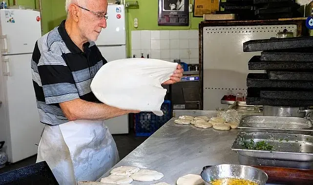 81 yaşında, 69 yıldır aynı tezgâhın başında: "Hayata yeniden başlasam yine börekçi olurdum"