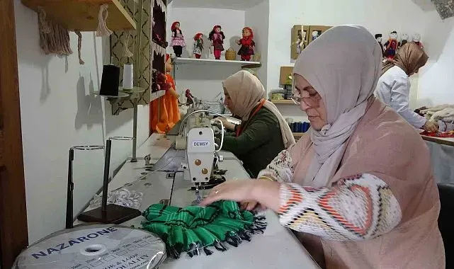 Atıl kumaşları sanata dönüştürüyorlar