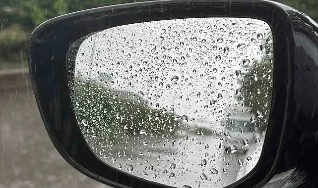 Düzce'de sağanak yağışla yollar göle döndü