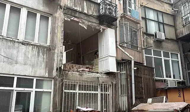 Nişantaşı'nda binanın duvarı çöktü: Mahalleli deprem oldu zannetti
