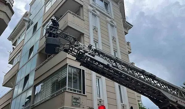 Alanya'da apartman dairesinin mutfağında çıkan yangın korkuttu
