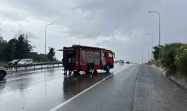 Çekmeköy'de bariyerlere çarpan ambulans devrildi: 1 yaralı