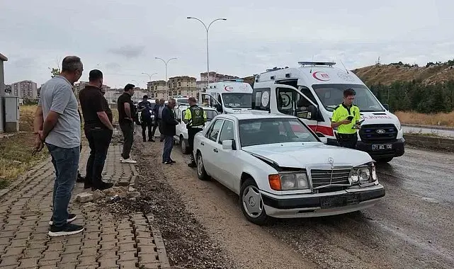 Kırıkkale'de iki otomobil çarpıştı: 3 yaralı