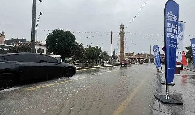 Çorum'da sağanak hayatı olumsuz etkiledi