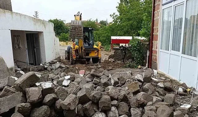 Kırıkkale'de fırtına cami minaresini yıktı