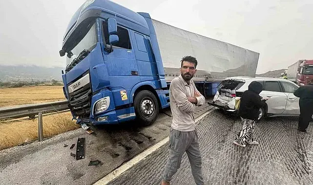 Kastamonu'da yağışın sebep olduğu 3 zincirleme kazada 1 kişi hayatını kaybetti, 12 kişi yaralandı