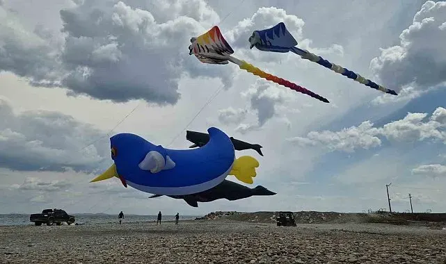 Dünyanın en büyük uçurtmaları Tekirdağ semalarını renklendirdi