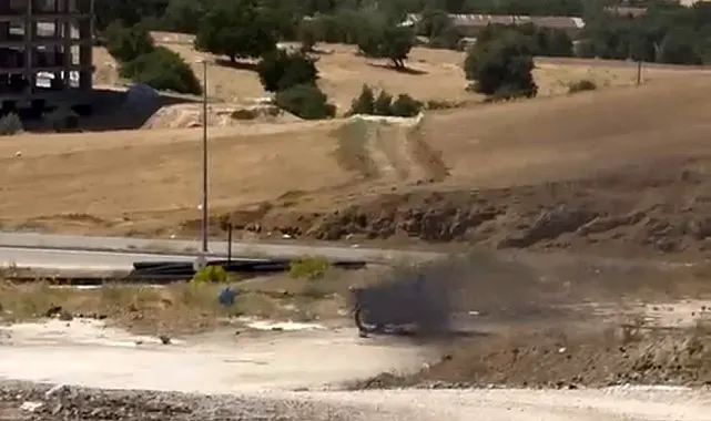 Elazığ'da boş alandaki motosiklet alev alev yandı