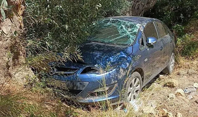 Bandırma Edincik'te tek taraflı trafik kazası: 2 kişi hafif yaralandı
