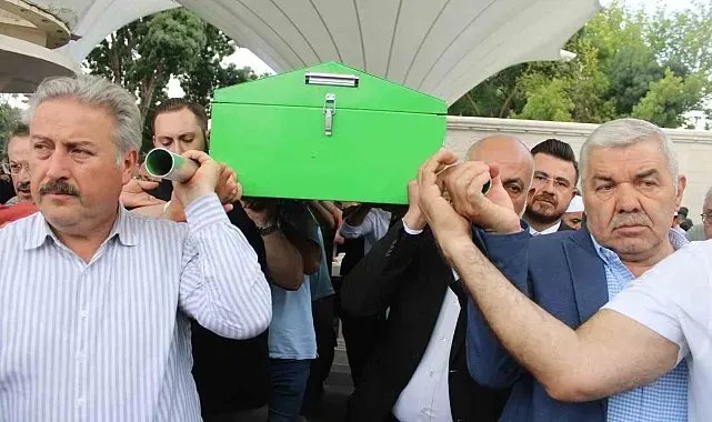 Bisikletten düşerek hayatını kaybeden özel kalem müdürü toprağa verildi