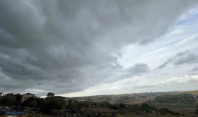 İstanbul'da beklenen yağmur bulutlarının girişi böyle görüntülendi