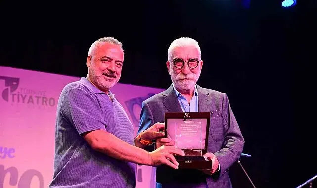 Manisa'ya tiyatronun umut ödülü