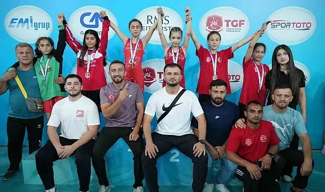 Bilecikli güreşçilerden Türkiye Şampiyonası'nda büyük başarı