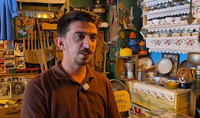 Binlerce antika ile süslenen müze görünümlü ilginç kafe