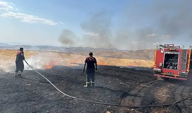 Siirt'te anız yangını itfaiye ve TOMA desteğiyle söndürüldü