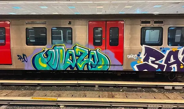 Ankara'da iki şahıs metro vagonlarına grafiti yaptı: O anlar güvenlik kamerasına yansıdı