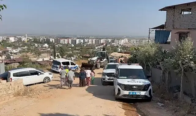 Yokuş aşağı inen otomobil iş makinesine çarptı: 1 ölü