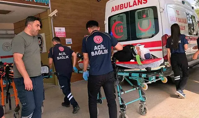 Otomobil bariyerlere çarptı: 5 yaralı