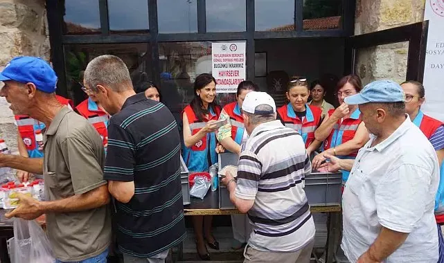 Edirne'de kurulan gönül sofrasında dayanışma örneği