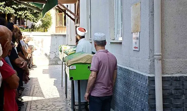 Ardahan'daki feci kazada hayatını kaybeden 4 kişi Artvin'de toprağa verildi
