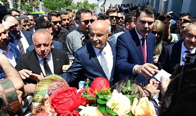 Bakan Murat Kurum'dan Başkan Er ile Belediye Meclis üyelerine teşekkür