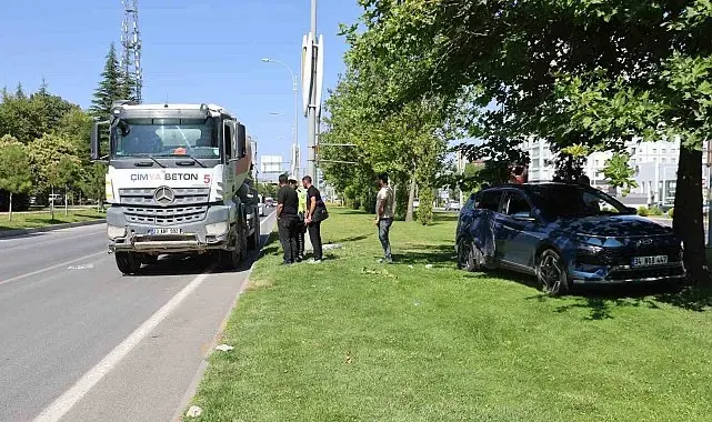 Elazığ'da otomobil ile beton mikseri çarpıştı: 5 yaralı