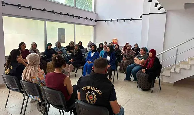 Afyonkarahisar'da kadın kursiyerlere KADES ve ŞÖNİM bilgilendirmesi