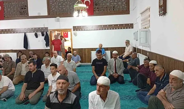 Bu cami yatsı namazlarında dolup taşıyor