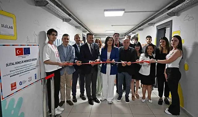 Antalya Dijital Gençlik Merkezi açıldı
