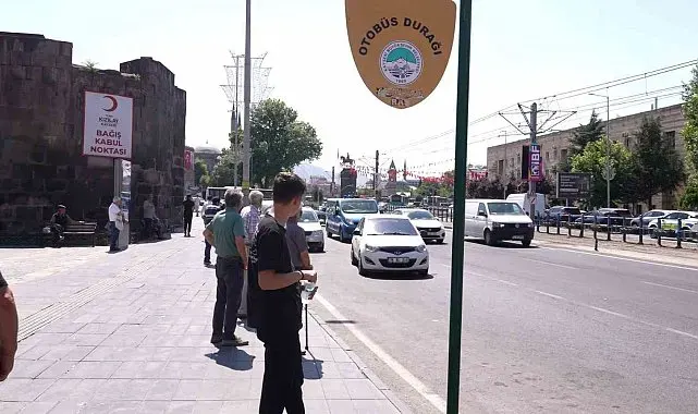 Büyükşehir Zabıta'dan otobüs duraklarında denetim