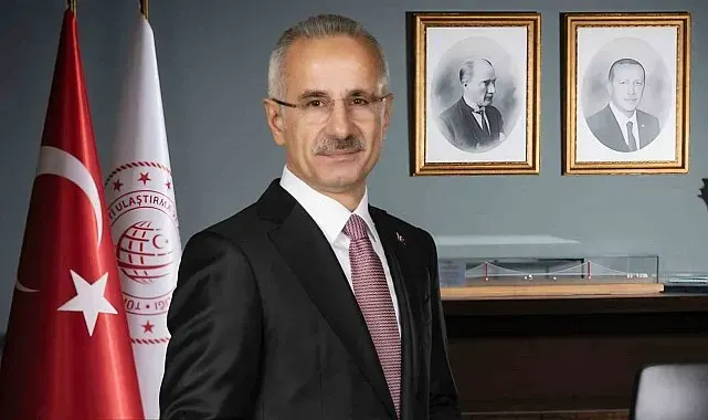 Bakan Uraloğlu: "Hattın tamamlanmasıyla yılda 33 milyon yolcu ve 30 milyon ton yük taşınacağını öngörüyoruz"