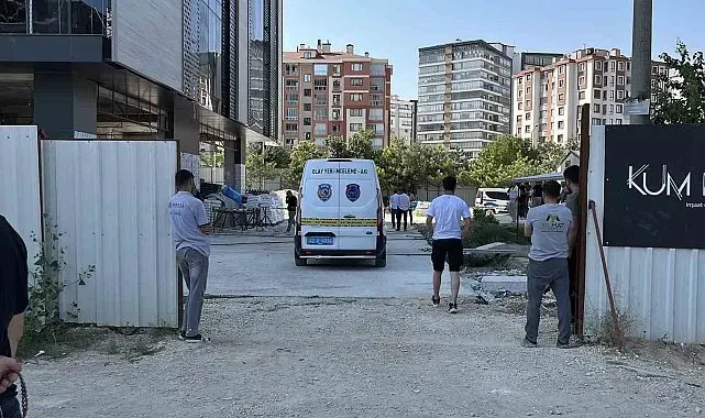 İnşaatın yedinci katında yük asansöründen düşen usta öldü